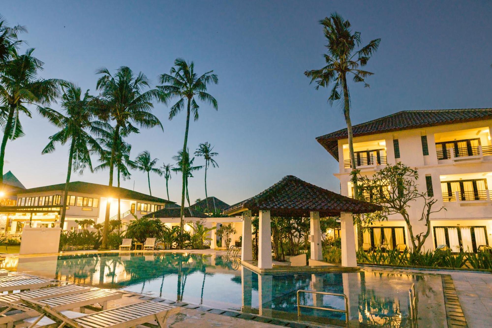 Legong Keraton Beach Hotel Canggu Exterior foto
