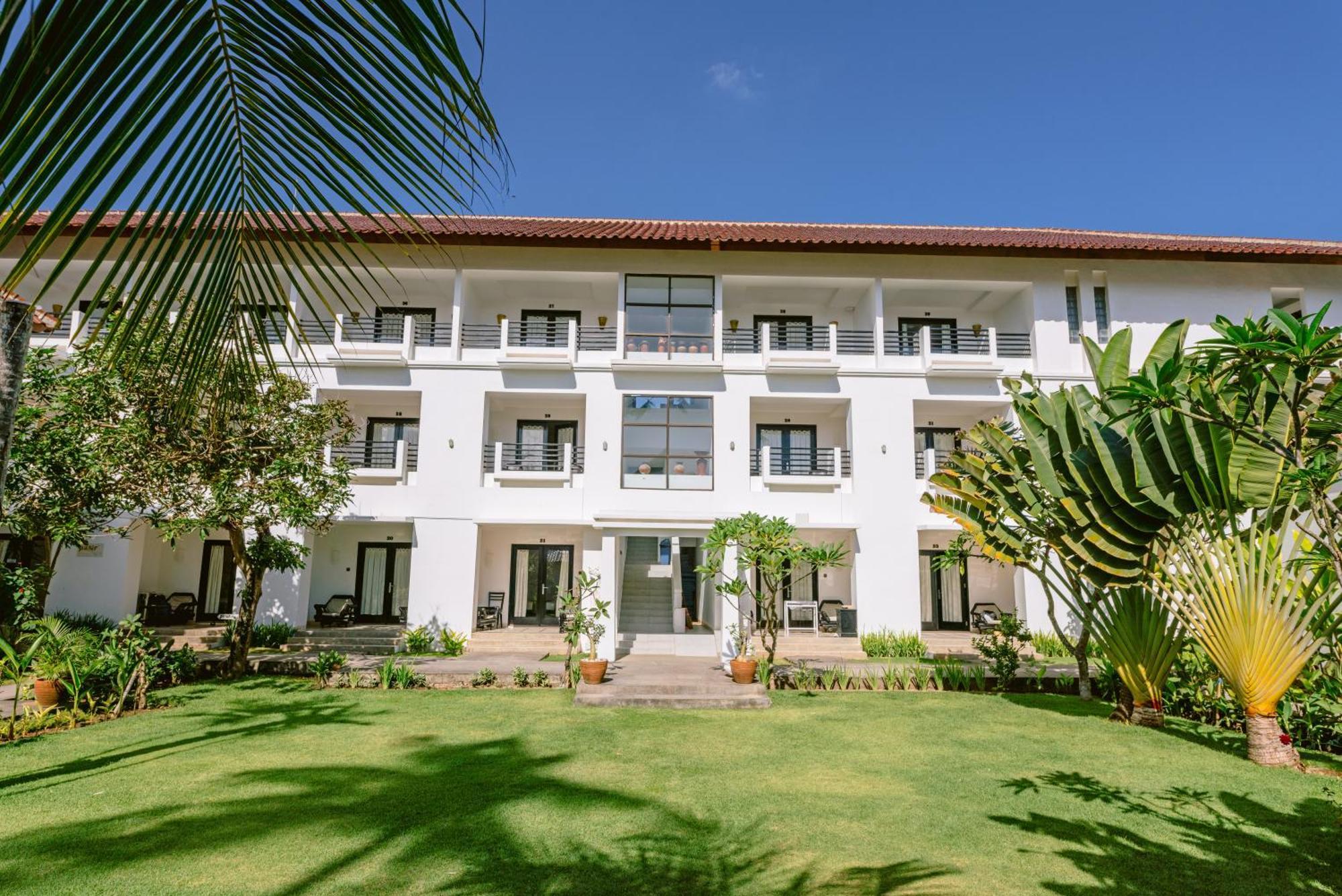 Legong Keraton Beach Hotel Canggu Exterior foto