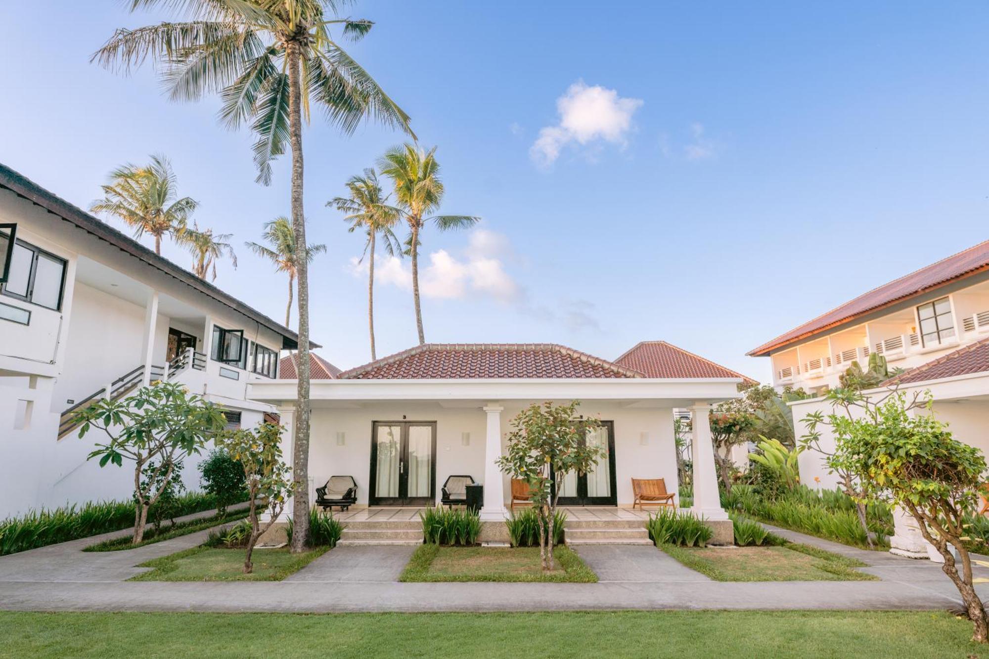 Legong Keraton Beach Hotel Canggu Exterior foto