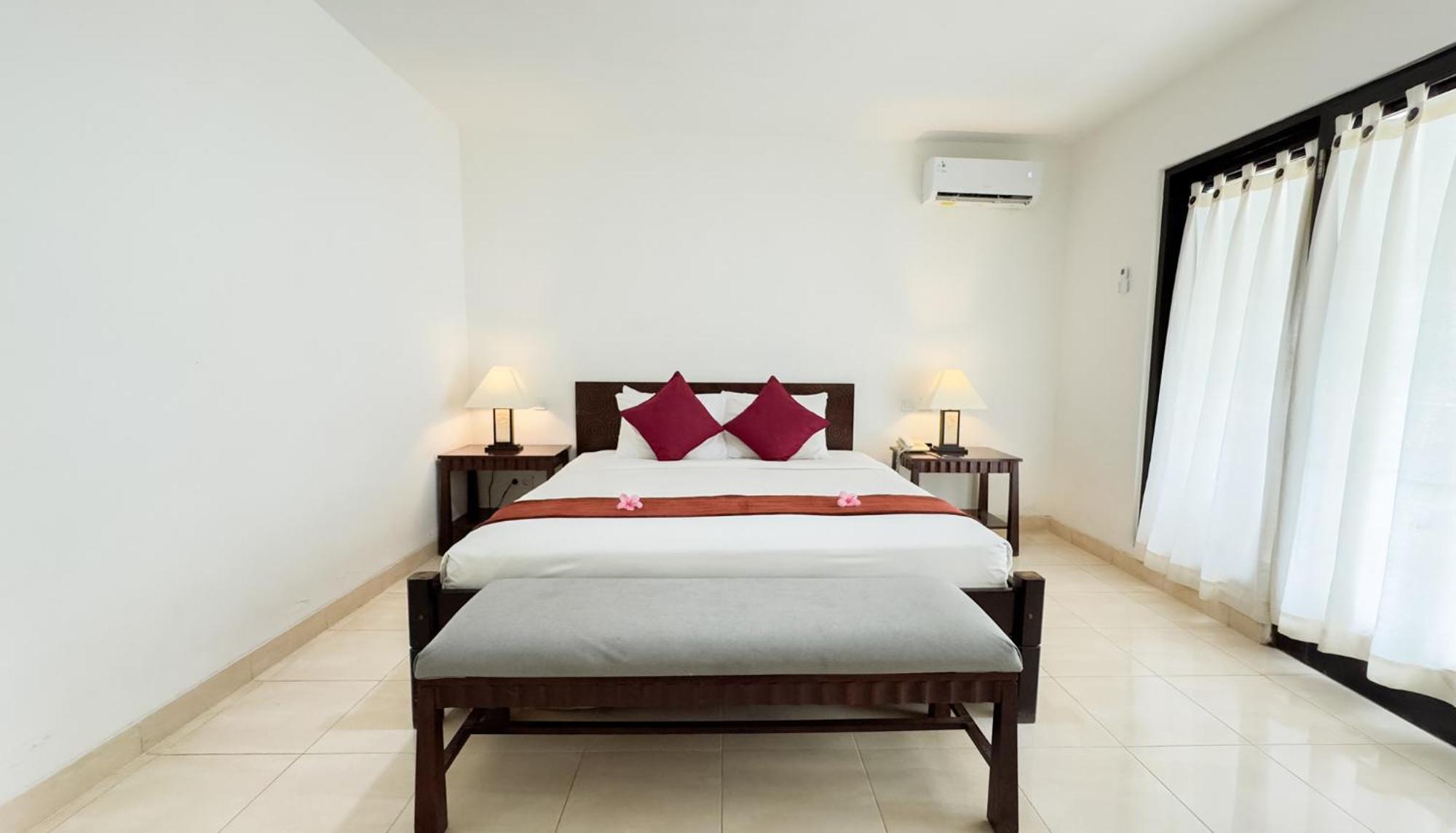 Legong Keraton Beach Hotel Canggu Exterior foto