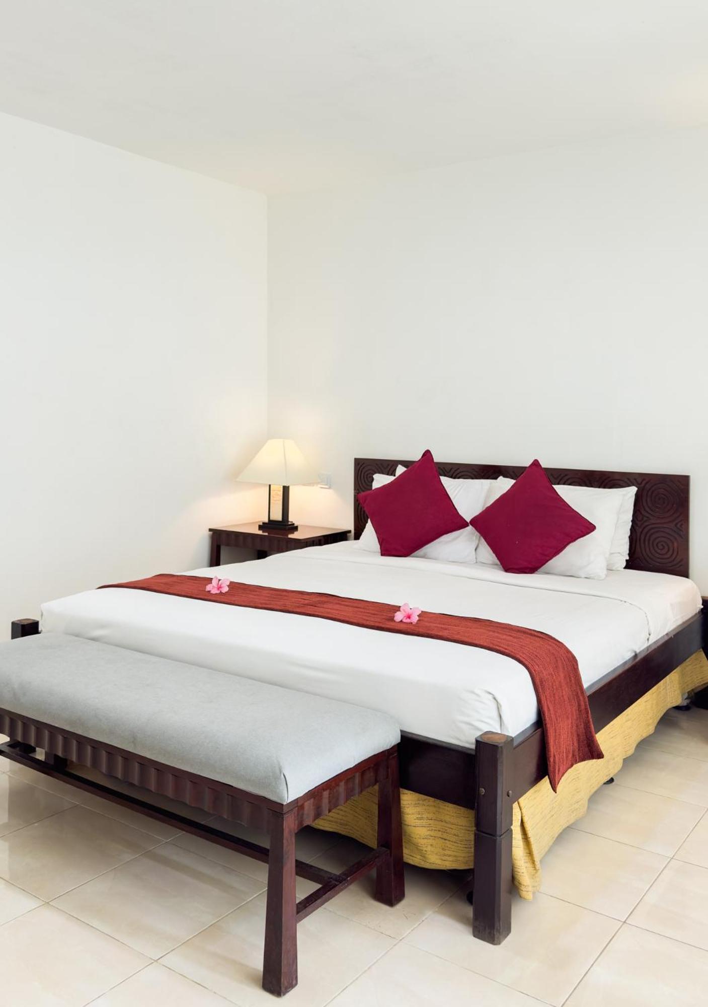 Legong Keraton Beach Hotel Canggu Exterior foto